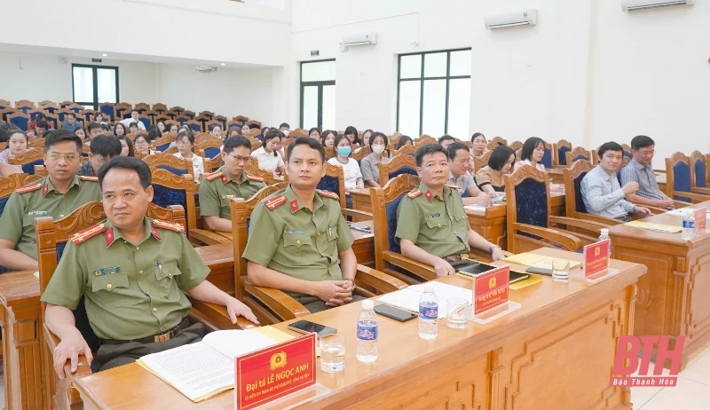 Tuyên truyền pháp luật về xuất, nhập cảnh và triển khai dịch vụ công trực tuyến liên quan đến người nước ngoài