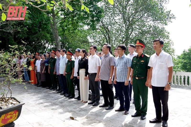 Đoàn báo cáo viên cấp tỉnh nghiên cứu, thâm nhập thực tế tại đảo Mê và Khu Kinh tế Nghi Sơn