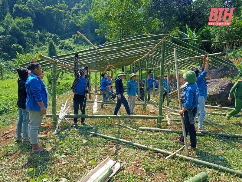 Quan Sơn tập trung ổn định đời sống người dân bản Cha Khót sau mưa bão