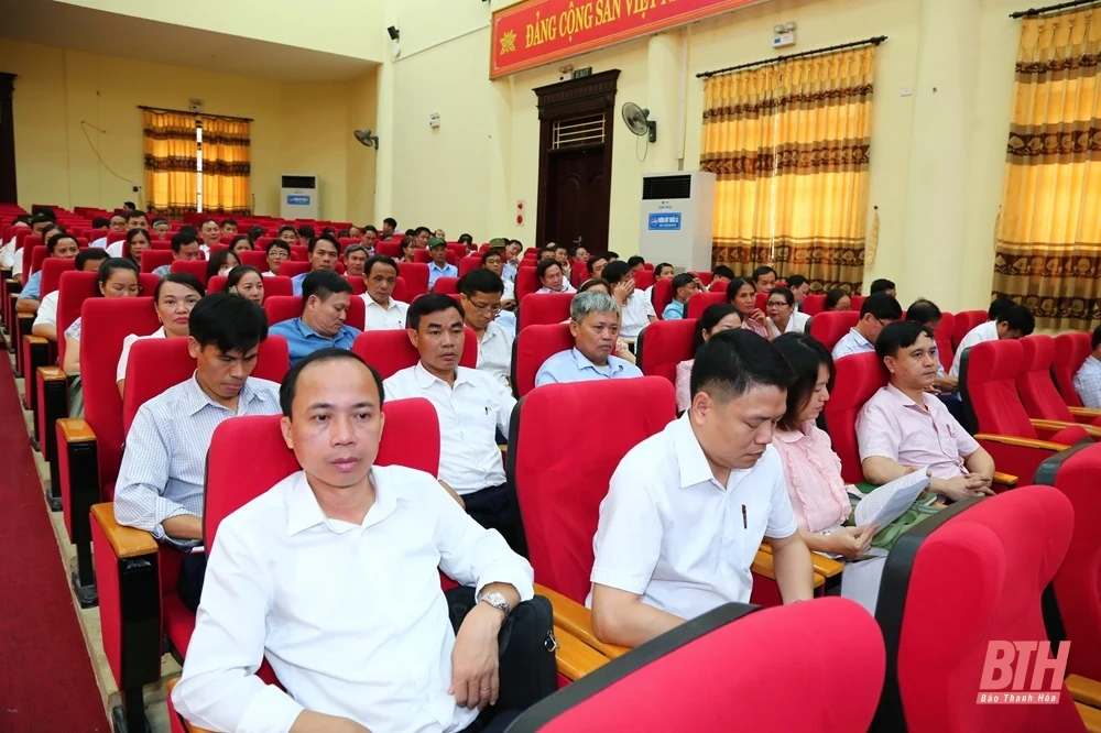 Phó Bí thư Thường trực Tỉnh uỷ, Trưởng Đoàn ĐBQH tỉnh Lại Thế Nguyên tiếp xúc cử tri tại huyện Yên Định
