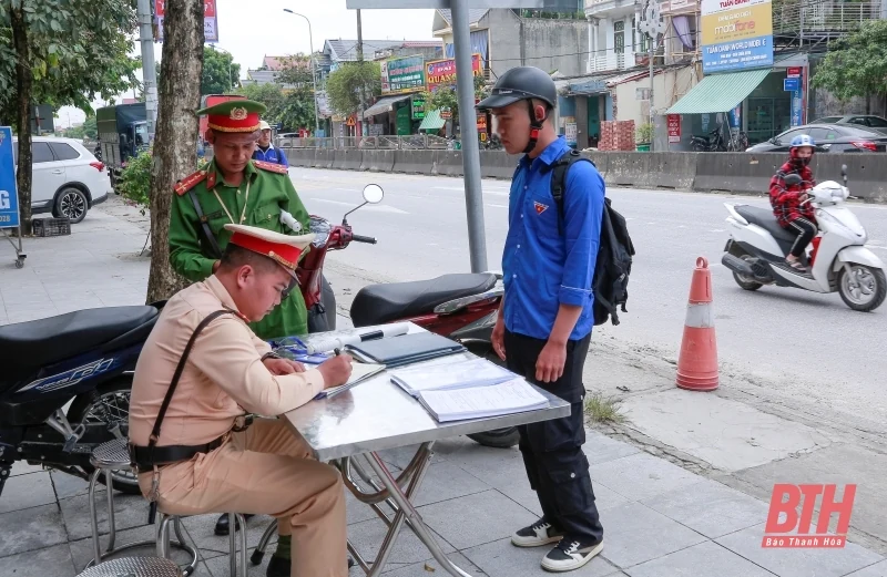 Quảng Xương: Ghi nhận những ngày đầu thực hiện cao điểm đảm bảo an toàn giao thông cho lứa tuổi học sinh