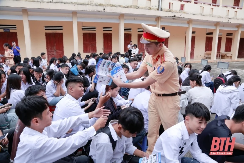 Quảng Xương: Ghi nhận những ngày đầu thực hiện cao điểm đảm bảo an toàn giao thông cho lứa tuổi học sinh