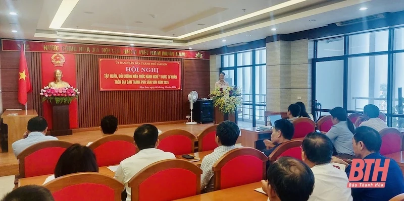 Cập nhật, bồi dưỡng kiến thức hành nghề y, dược tư nhân trên địa bàn thành phố Sầm Sơn