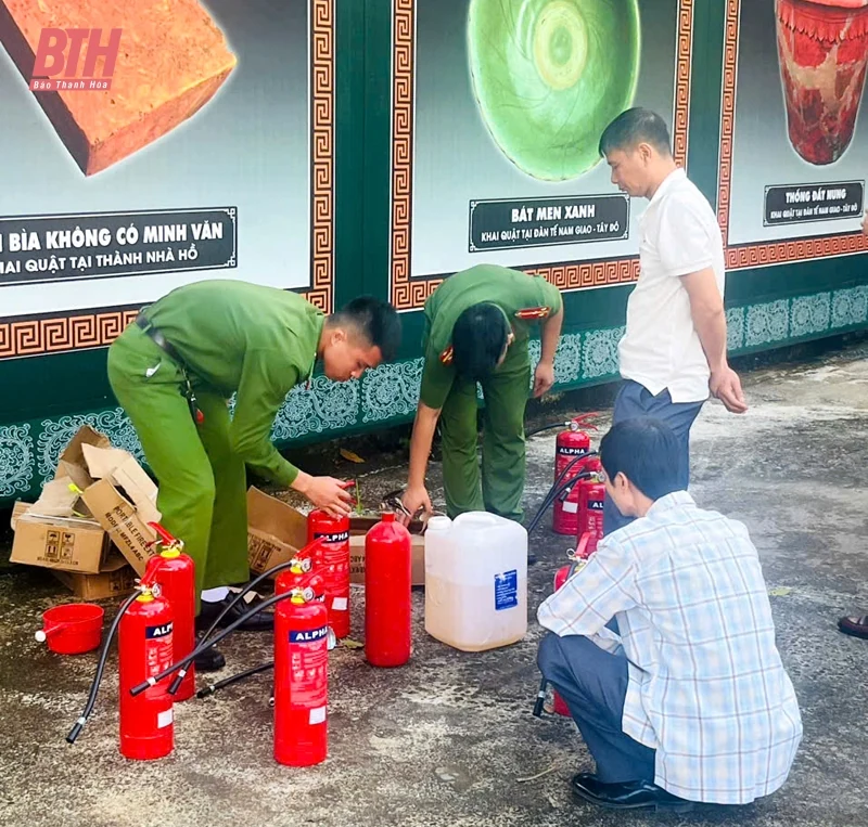 Trung tâm Bảo tồn Di sản Thành Nhà Hồ nâng cao kiến thức, kỹ năng PCCC và CNCH cho cán bộ, nhân viên