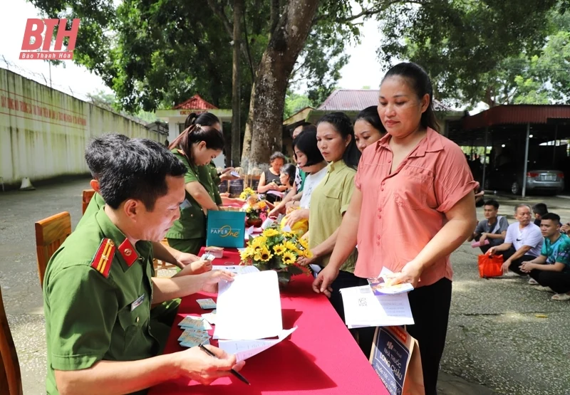 Trại giam Thanh Phong công bố Quyết định đặc xá tha tù trước thời hạn của Chủ tịch nước