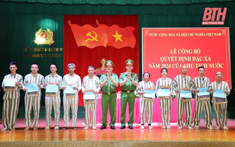 Trại giam Thanh Phong công bố Quyết định đặc xá tha tù trước thời hạn của Chủ tịch nước