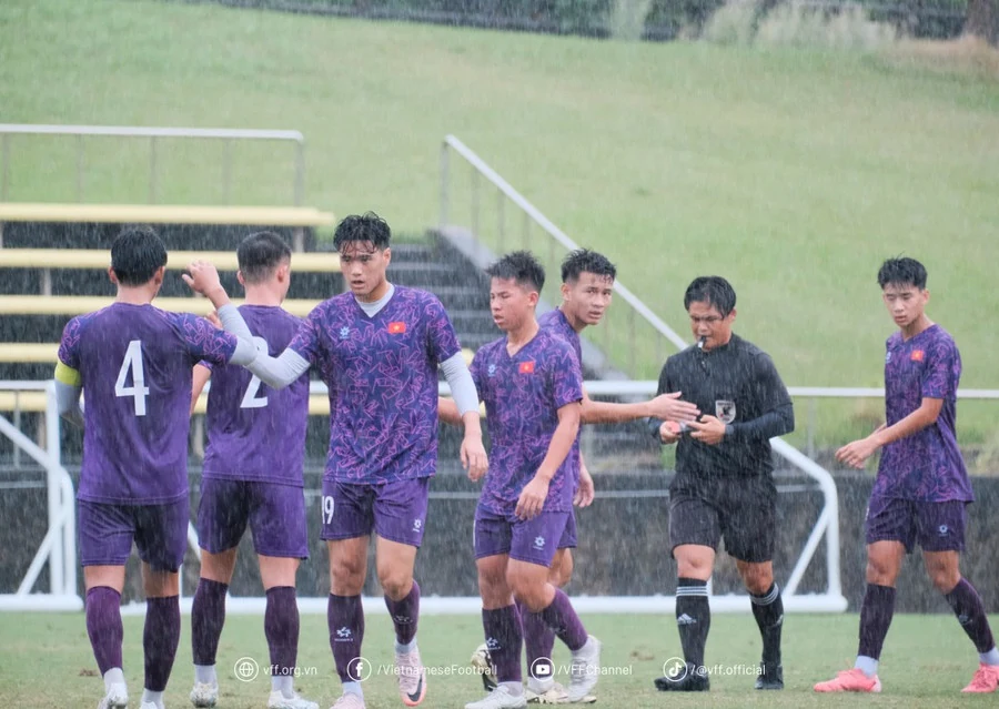 Tin thể thao 5/10: Nguyễn Xuân Son chuẩn bị đối đầu với tuyển Việt Nam?