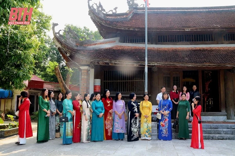 Gặp mặt nữ lãnh đạo chủ chốt tỉnh nhân Ngày Phụ nữ Việt Nam 20/10