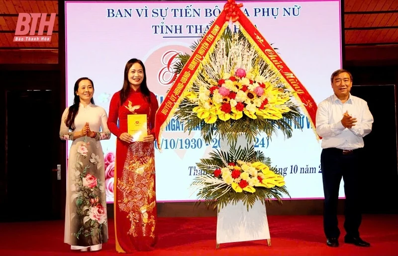 Gặp mặt nữ lãnh đạo chủ chốt tỉnh nhân Ngày Phụ nữ Việt Nam 20/10