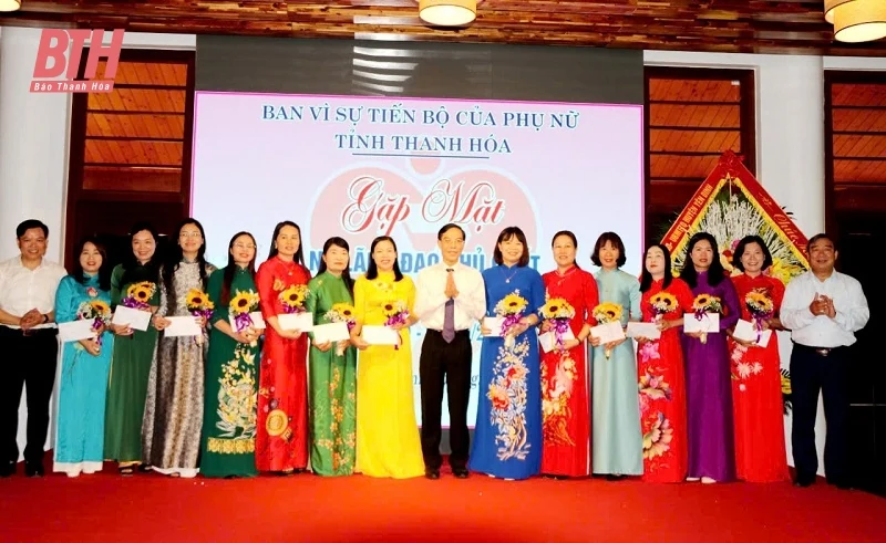 Gặp mặt nữ lãnh đạo chủ chốt tỉnh nhân Ngày Phụ nữ Việt Nam 20/10
