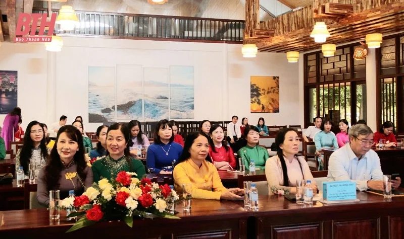 Gặp mặt nữ lãnh đạo chủ chốt tỉnh nhân Ngày Phụ nữ Việt Nam 20/10