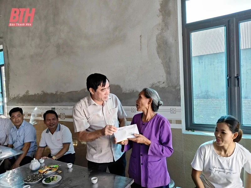 Yên Định khởi công và bàn giao nhà ở cho hộ nghèo