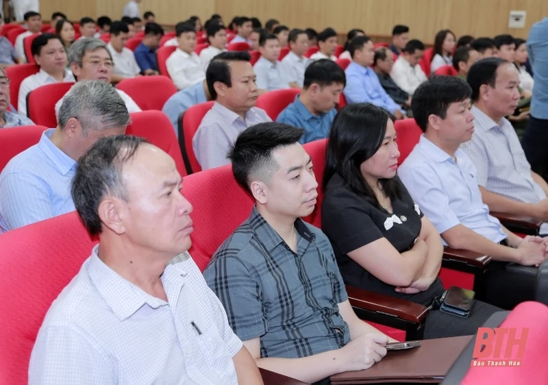 Hội thảo “Chuyển đổi số, chuyển đổi xanh và vai trò của công nghệ số trong phát triển kinh tế số tỉnh Thanh Hóa”