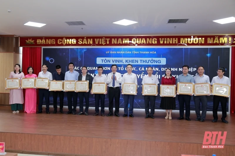 Hội thảo “Chuyển đổi số, chuyển đổi xanh và vai trò của công nghệ số trong phát triển kinh tế số tỉnh Thanh Hóa”