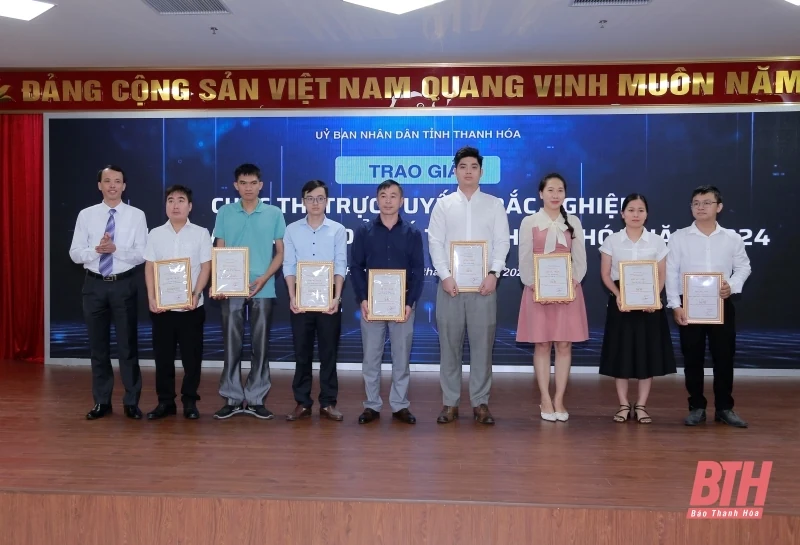 Hội thảo “Chuyển đổi số, chuyển đổi xanh và vai trò của công nghệ số trong phát triển kinh tế số tỉnh Thanh Hóa”