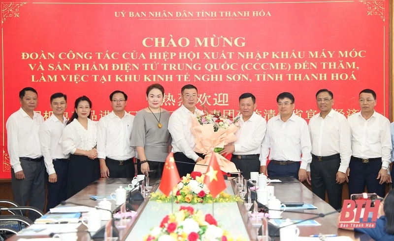 Phó Chủ tịch Thường trực UBND tỉnh Nguyễn Văn Thi làm việc với Hiệp hội Xuất nhập khẩu máy móc và sản phẩm điện tử Trung Quốc