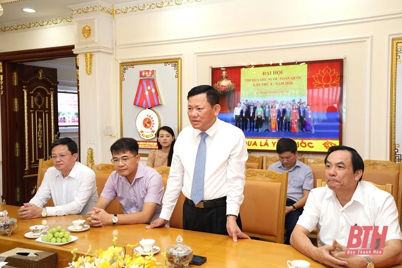 Phó Chủ tịch Thường trực UBND tỉnh chúc mừng Tổng Công ty CP Hợp Lực nhân Ngày Doanh nhân Việt Nam