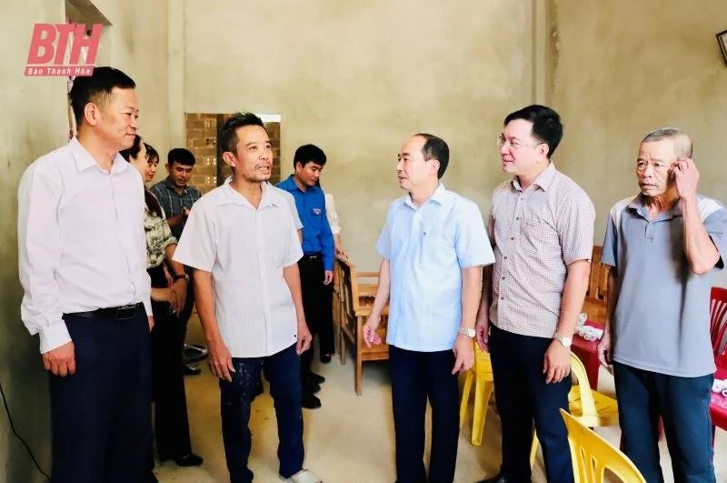 Phó Chủ tịch Thường trực HĐND tỉnh Lê Tiến Lam dự Lễ khởi công và trao biển hỗ trợ xây dựng nhà ở cho hộ nghèo tại huyện Thường Xuân