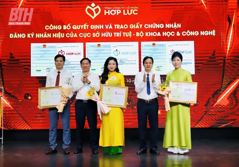 Tổng Công ty Cổ phần Hợp Lực kỷ niệm 20 năm Ngày Doanh nhân Việt Nam