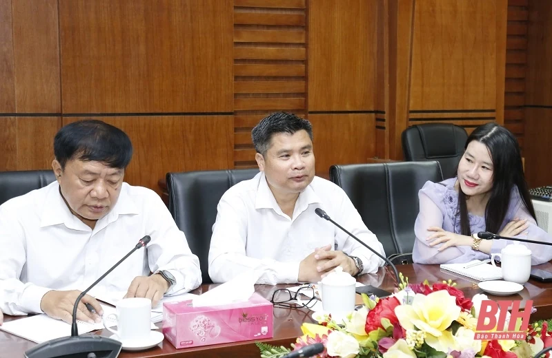 Đoàn cán bộ quản lý báo chí nước CHDCND Lào thăm và trao đổi kinh nghiệm tại Báo Thanh Hóa