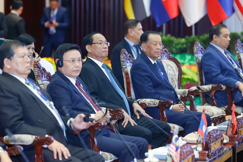 Thủ tướng tham gia phiên đối thoại với các nghị viện, thanh niên và doanh nghiệp tại Hội nghị Cấp cao ASEAN