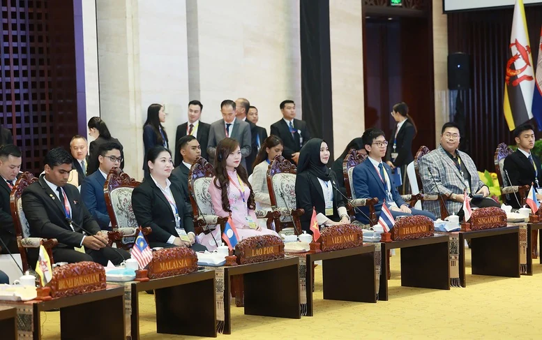 Thủ tướng tham gia phiên đối thoại với các nghị viện, thanh niên và doanh nghiệp tại Hội nghị Cấp cao ASEAN