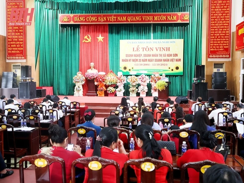 Thị xã Nghi Sơn tôn vinh doanh nghiệp, doanh nhân