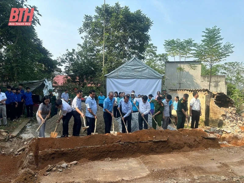 Trưởng Ban Tổ chức Tỉnh ủy Nguyễn Văn Hùng dự Lễ khởi công xây dựng nhà cho hộ nghèo, hộ gia đình chính sách, hộ còn khó khăn về nhà ở huyện Thạch Thành