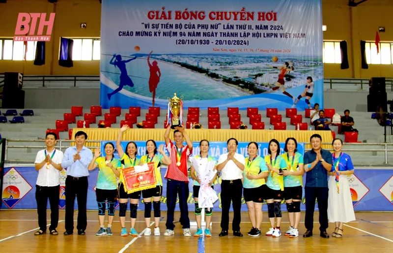 Giải Bóng chuyền hơi “Vì sự tiến bộ của phụ nữ” TP Sầm Sơn 2024 thành công tốt đẹp