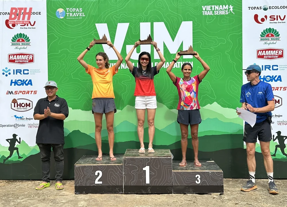 1.500 VĐV trong nước, quốc tế sôi nổi tranh tài tại Giải chạy Marathon băng rừng Việt Nam - Pù Luông 2024