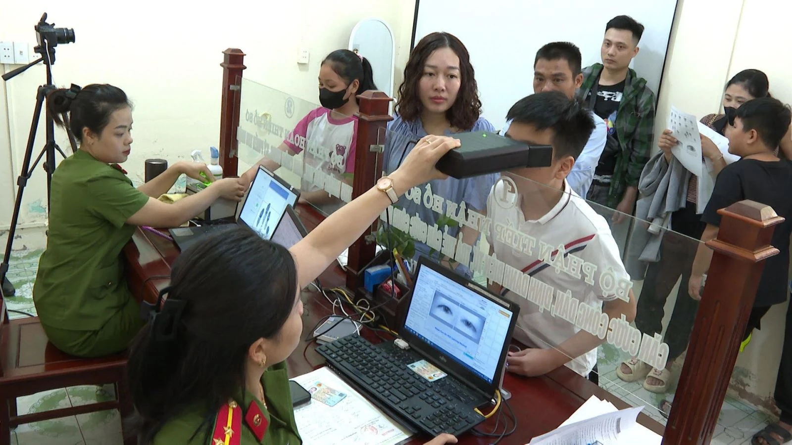 Được giảm 50% lệ phí khi thực hiện cấp đổi thẻ căn cước trực tuyến
