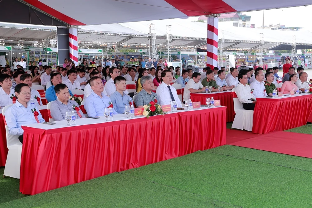 Khai trương trưng bày, giới thiệu sản phẩm nông sản, thực phẩm an toàn tỉnh Thanh Hoá năm 2024