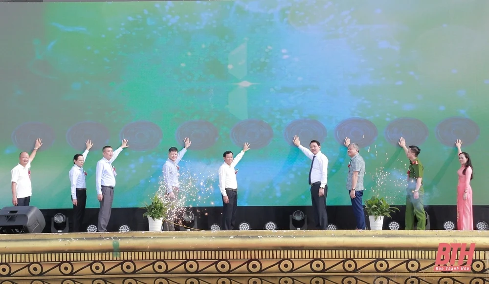 Khai trương trưng bày, giới thiệu sản phẩm nông sản, thực phẩm an toàn tỉnh Thanh Hoá năm 2024