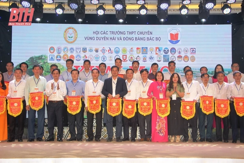 Khai mạc Hội thảo khoa dang nhap m88 các trường chuyên khu vực Duyên hải và Đồng bằng Bắc Bộ lần thứ XVI