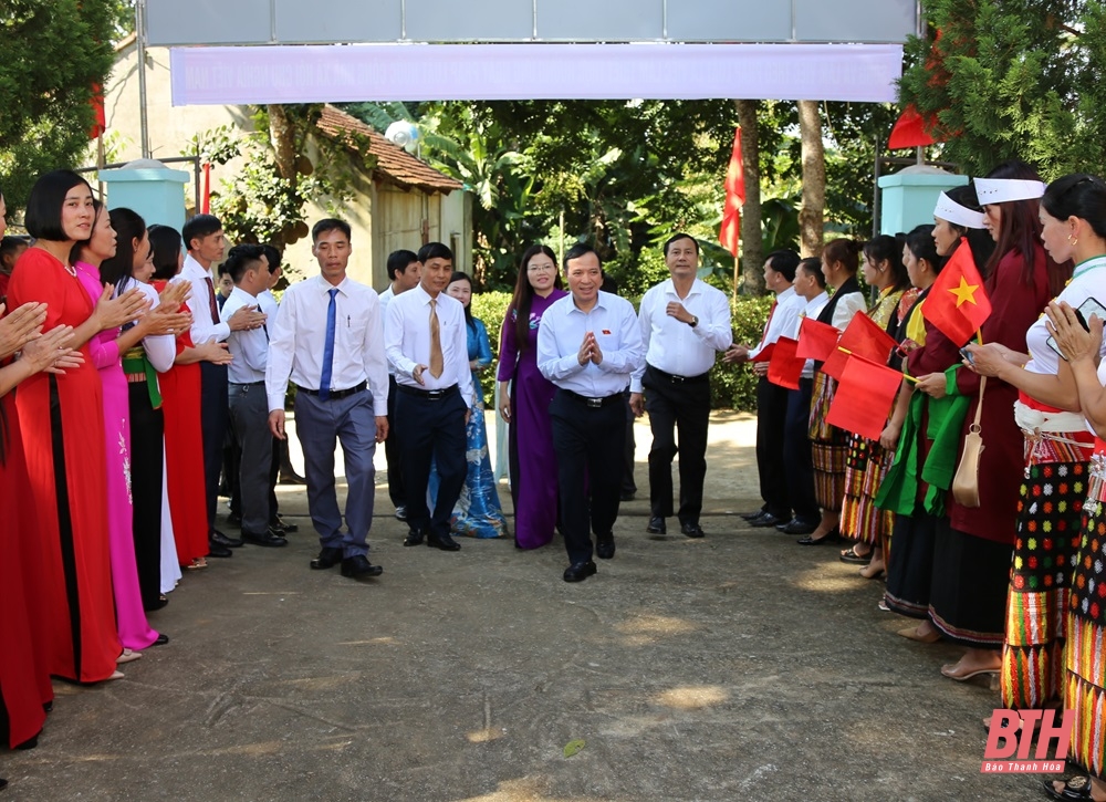 Phó Bí thư Thường trực Tỉnh ủy Lại Thế Nguyên dự Ngày hội Đại đoàn kết toàn dân tộc tại thôn Hùng Tiến