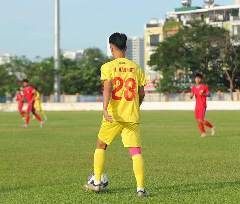 Trẻ Đông Á Thanh Hóa đánh rơi chiến thắng đáng tiếc