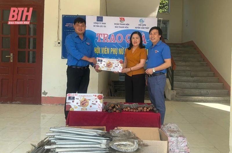 Đoàn thanh niên Báo Thanh Hóa thực hiện chương trình thiện nguyện tại huyện Cẩm Thủy
