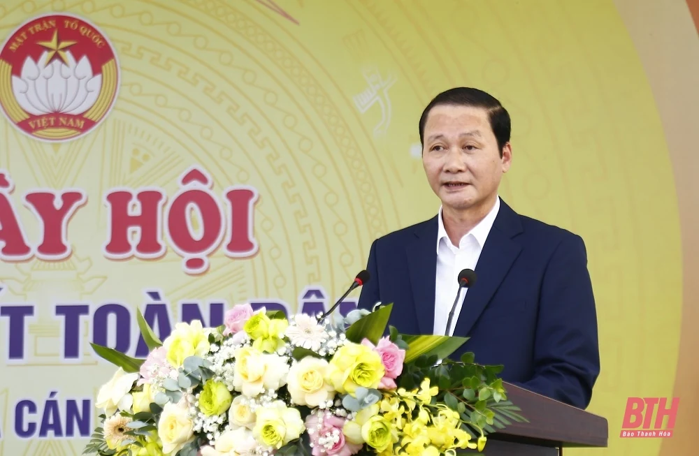 Chủ tịch UBND tỉnh Đỗ Minh Tuấn dự Ngày hội Đại đoàn kết toàn dân tộc tại khu dân cư thôn 5, xã Cán Khê