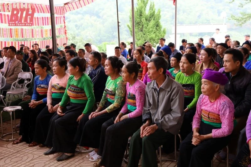 Phó Chủ tịch UBND tỉnh Lê Đức Giang dự Ngày hội Đại đoàn kết toàn dân tộc với cán bộ và Nhân dân bản Trung Tân