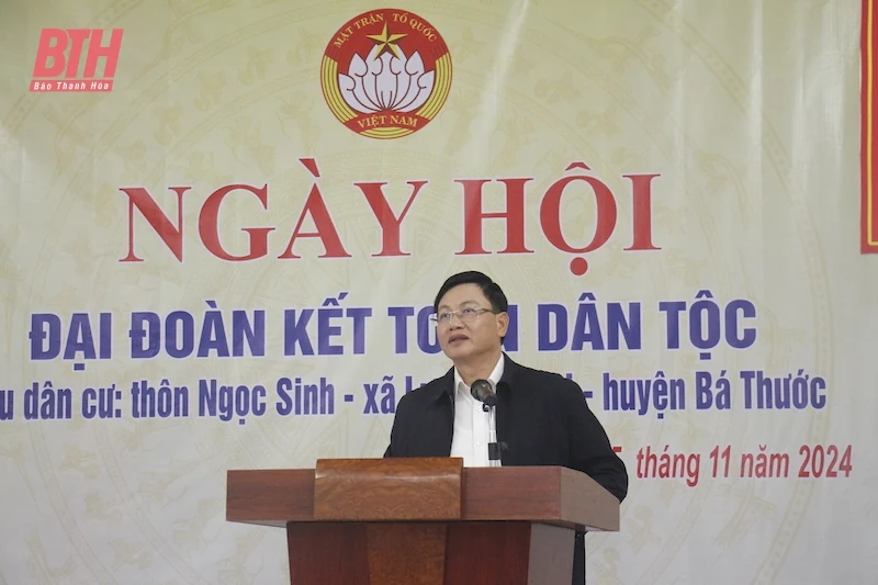 Phó Chủ tịch UBND tỉnh Mai Xuân Liêm chung vui Ngày hội Đại đoàn kết toàn dân tộc với cán bộ và Nhân dân thôn Ngọc Sinh