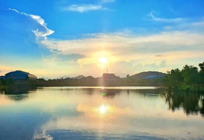 Chill cảnh bên hồ Vua Lê