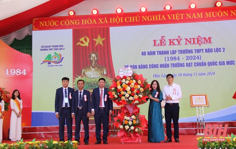 Trường THPT Hậu Lộc 2 kỷ niệm 40 năm thành lập và đón Bằng công nhận trường đạt chuẩn Quốc gia mức độ 2