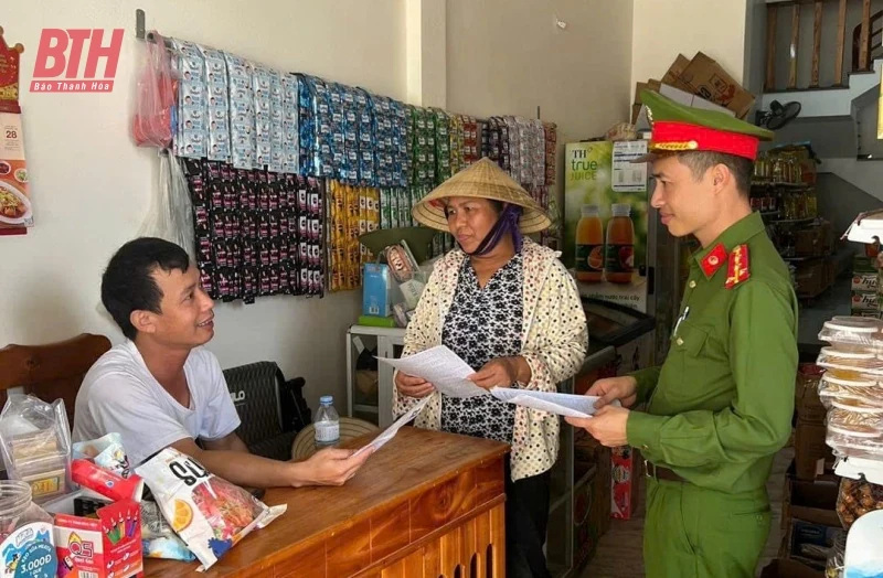 Công dân viết đơn tình nguyện tham gia nghĩa vụ Công an nhân dân