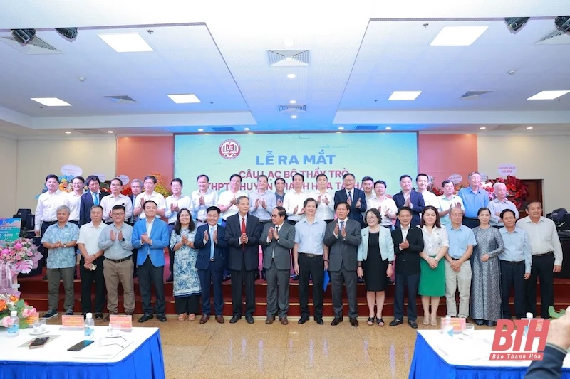 Ra mắt Câu lạc bộ “Thầy trò THPT chuyên nhà cái m88 tại Hà Nội”