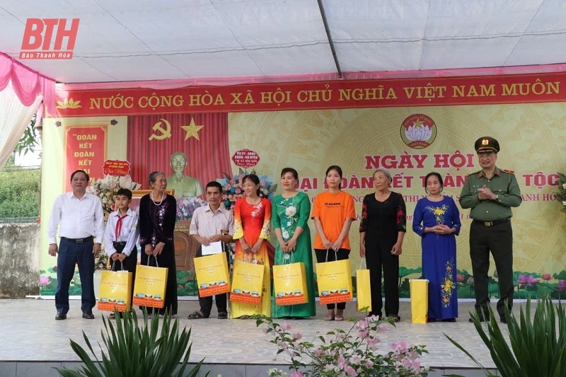 Giám đốc Công an tỉnh Trần Phú Hà dự Ngày hội Đại đoàn kết toàn dân tộc tại thị xã Bỉm Sơn