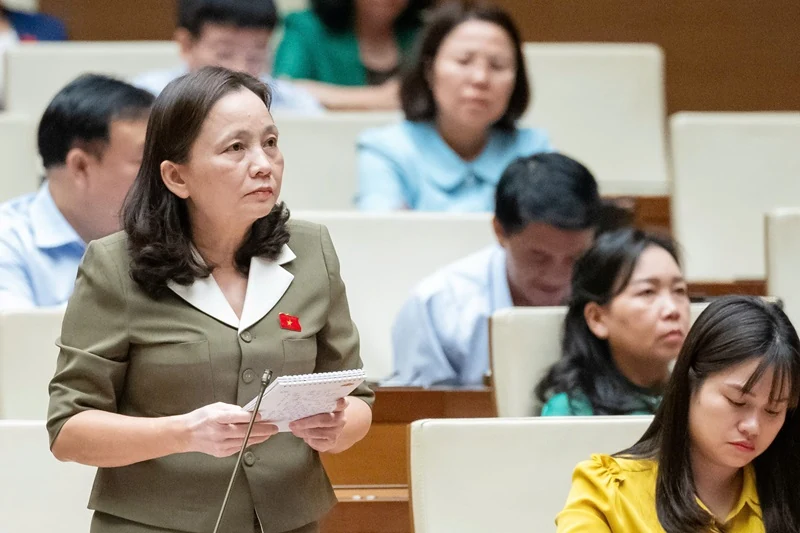 Các ĐBQH thuộc Đoàn ĐBQH tỉnh Thanh Hoá tham gia chất vấn nhóm vấn đề thuộc lĩnh vực ngân hàng