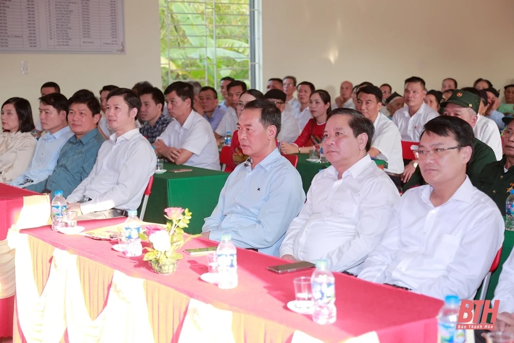 Phó Bí thư Tỉnh ủy Trịnh Tuấn Sinh dự Ngày hội Đại đoàn kết toàn dân tộc tại huyện Cẩm Thủy