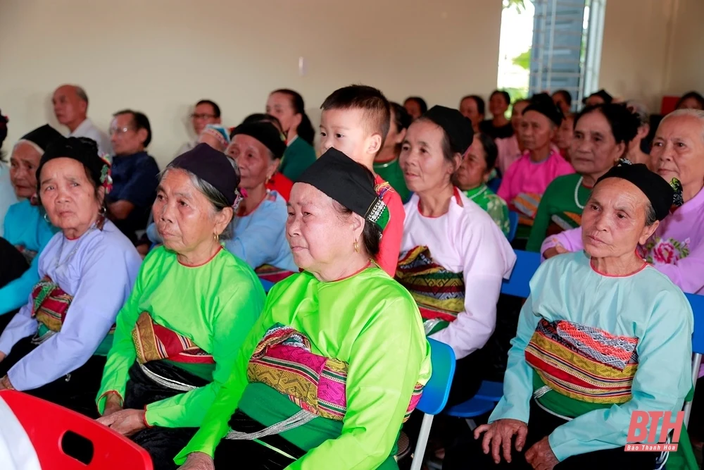 Phó Bí thư Tỉnh ủy Trịnh Tuấn Sinh dự Ngày hội Đại đoàn kết toàn dân tộc tại huyện Cẩm Thủy