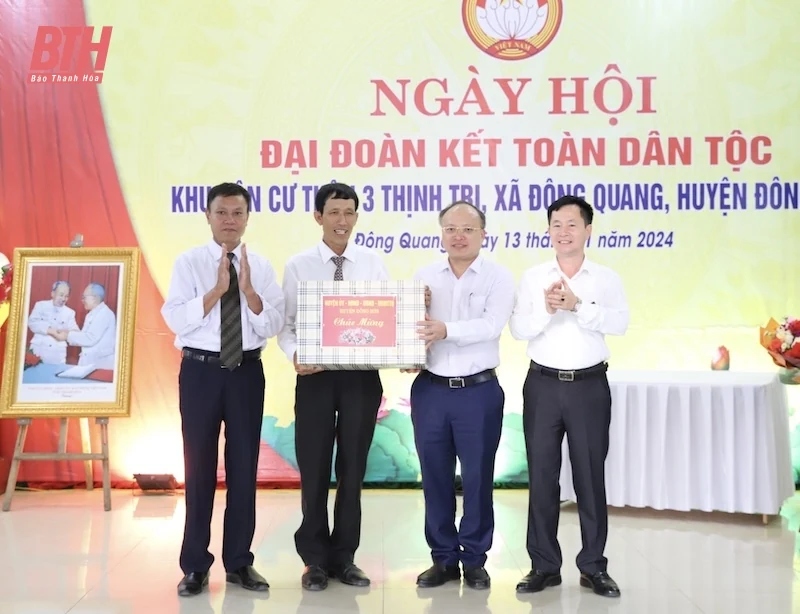 Trưởng Ban Nội chính Tỉnh ủy Nguyễn Ngọc Tiến dự Ngày hội Đại đoàn kết toàn dân tộc tại thôn 3 Thịnh Trị, xã Đông Quang