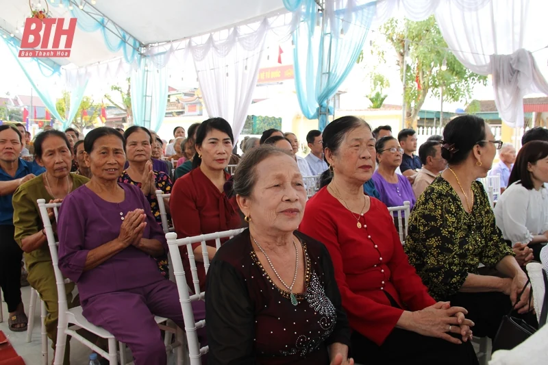 Phó Chủ tịch Thường trực UBND tỉnh Nguyễn Văn Thi dự Ngày hội Đại đoàn kết toàn dân tộc tại thôn Minh Hùng